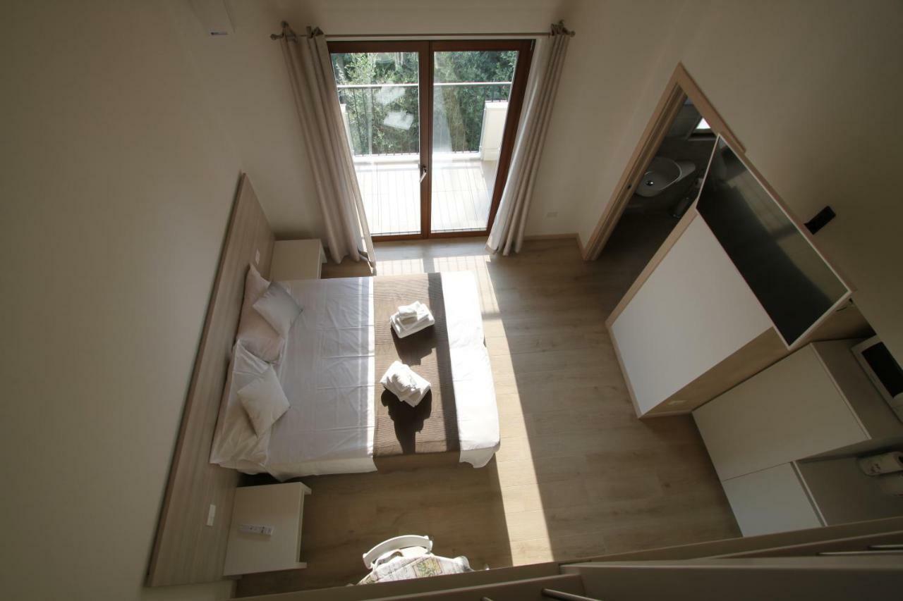 La Casa Bianca Loc.Turistica Apartment Peschiera del Garda Bagian luar foto